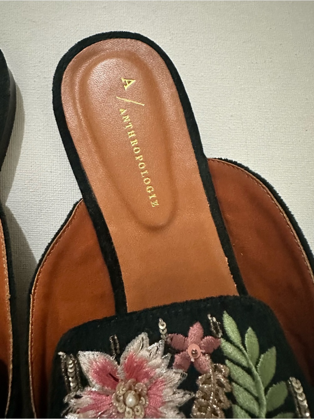 Anthropologie Black Embroidered Floral Velvet Beaded Accent Mules Sz 11 W - Picture 9 of 15
